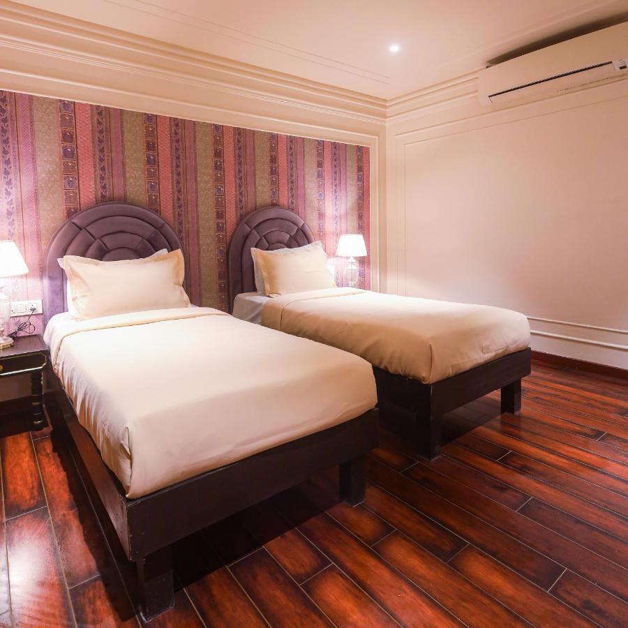 The Saga Hotel Nueva Delhi Exterior foto